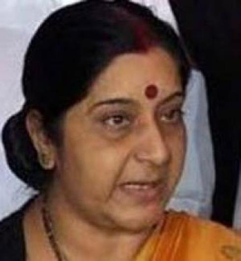 सुषमा-सिब्बल तेजपाल पर भिड़े