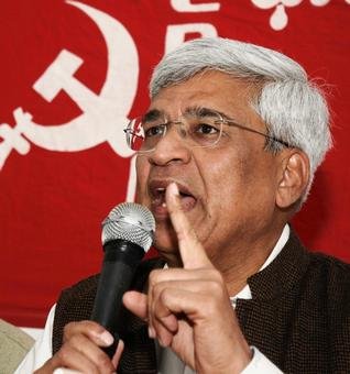 माकपा ने कहा कि संघ परिवार ने मोदी के जरिये हिन्दुत्व एजेंडा को परोक्ष रूप से बढ़ाया