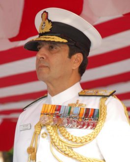 एडमिरल रॉबिन के धोवन नौसेना प्रमुख, कार्यकाल होगा 25 माह