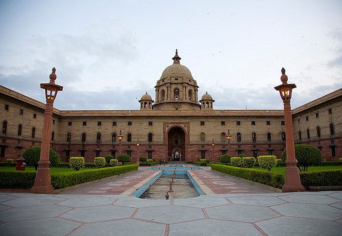 आजादी के 60 साल बाद भी देश का संचालन ब्रिटिश सरकार के तत्वों द्वारा