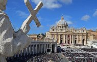17 पीड़ितों ने वेटिकन कैथोलिक चर्च द्वारा उनके साथ किए गए यौन उत्पीड़न की निंदा की
