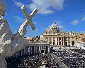 17 पीड़ितों ने वेटिकन कैथोलिक चर्च द्वारा उनके साथ किए गए यौन उत्पीड़न की निंदा की