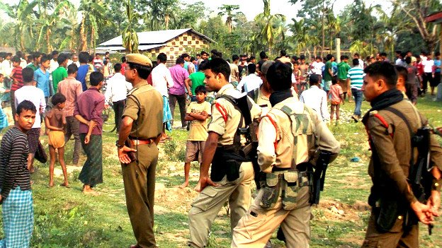 चुनाव के बीच असम में हिंसा के पीछे क्या है?