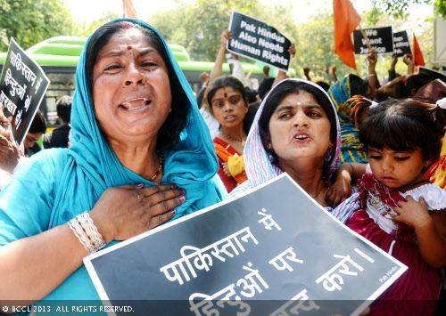 पाकिस्तान में अत्याचार से त्रस्त हो, हर साल 5000 हिंदू करते पलायन