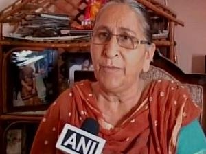 शहीदों के परिवारो ने पाक़ी नवाज शरीफ को आमंत्रित करने का भारी विरोध किया