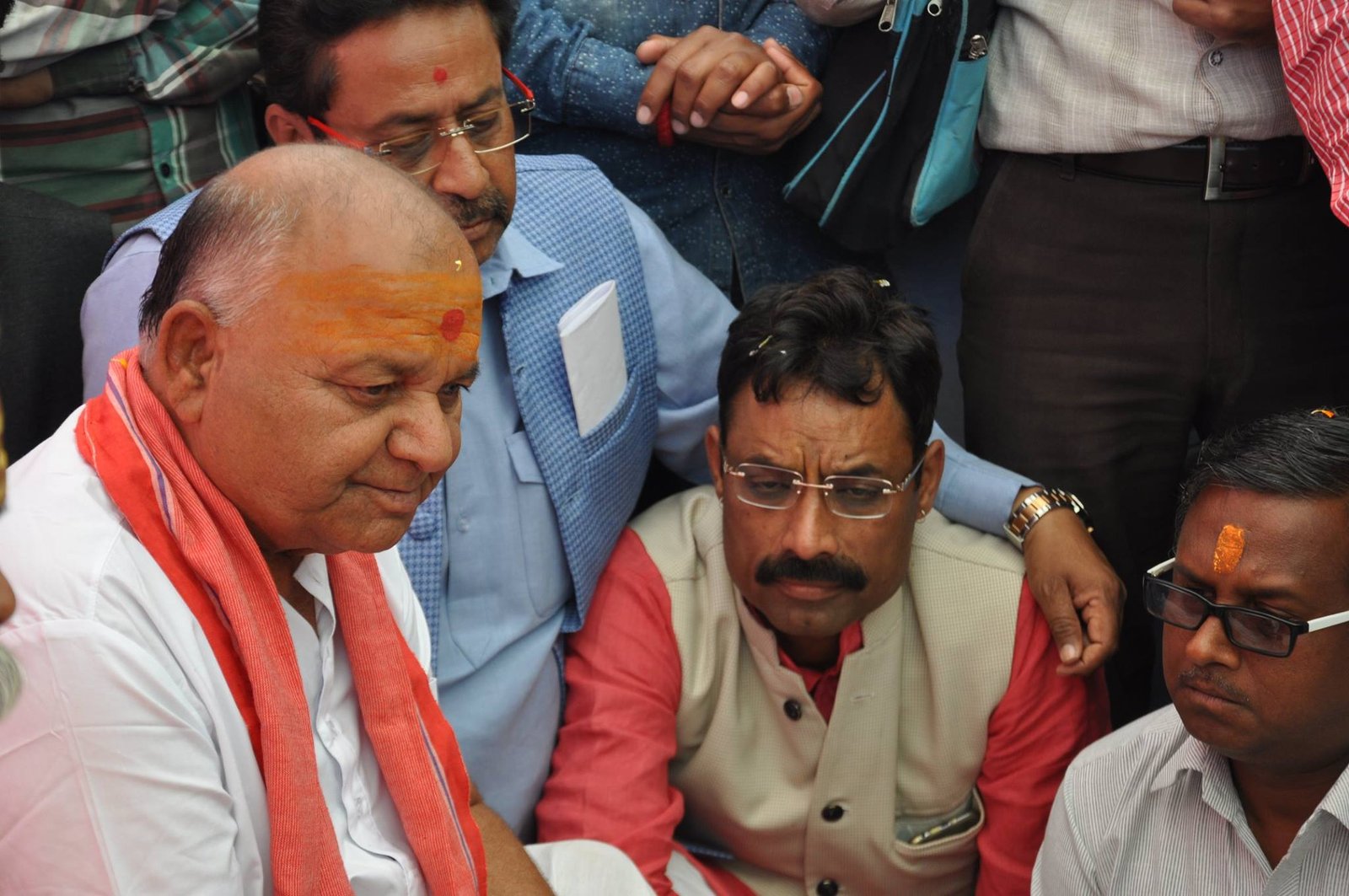 दद्दा जी ने कहा कि अमृतमयी मोक्षदायिनी माँ क्षिप्रा के पवित्र मनोरम तट पर, दिन प्रति दिन लाखो लाख सनातन श्रद्धालु विभिन्न शिविरो प्रदर्शनियों अनुष्ठान कथाओ भजन सत्संग प्रवचनो का लाभ ले ज्ञान व भक्ति रस में डूबे हुए हे